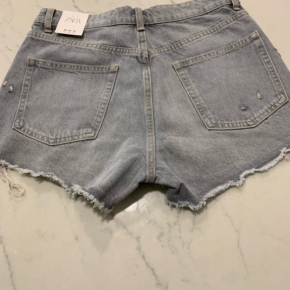 Zara- High-Rise Jeans short/New - Picture 2 of 4